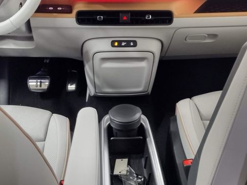 New 2025 Volkswagen ID. Buzz Pro S Plus image 40