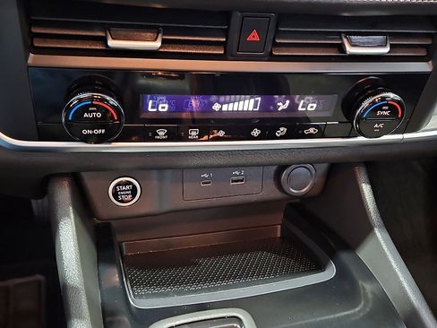 Used 2023 Nissan Rogue SV image 14