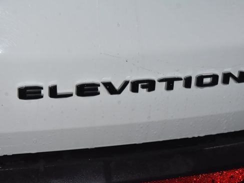 Used 2025 GMC Acadia Elevation image 30