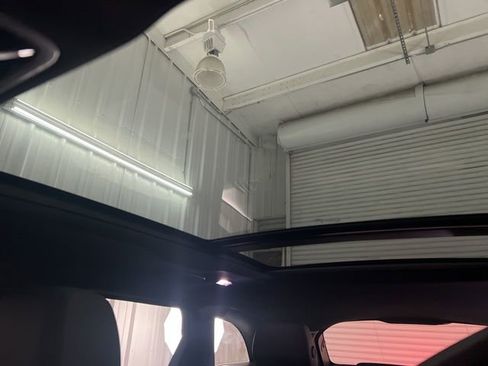 Used 2026 Land Rover Range Rover Velar Dynamic SE image 38