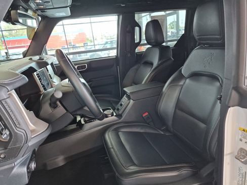 Used 2025 Ford Bronco Outer Banks image 10