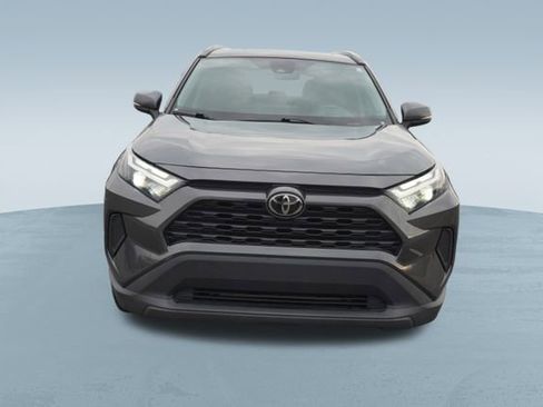 Used 2022 Toyota RAV4 XLE w/ Convenience Package image 2