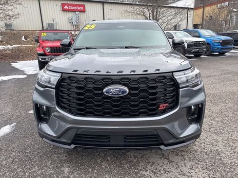 Used 2025 Ford Explorer ST image 8
