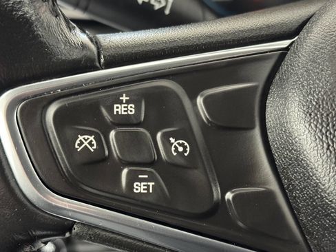 Used 2018 Chevrolet Equinox LT image 31