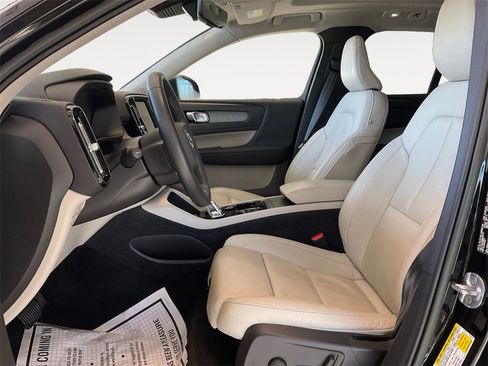 Certified 2023 Volvo XC40 B5 Plus w/ Driver Assist Package image 9