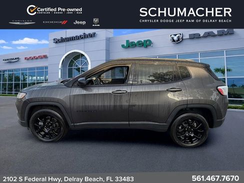 Used 2024 Jeep Compass Latitude w/ Convenience Group AWD/4WD image 4