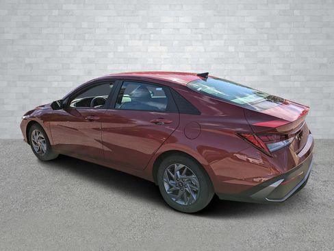 Used 2025 Hyundai Elantra Blue image 7