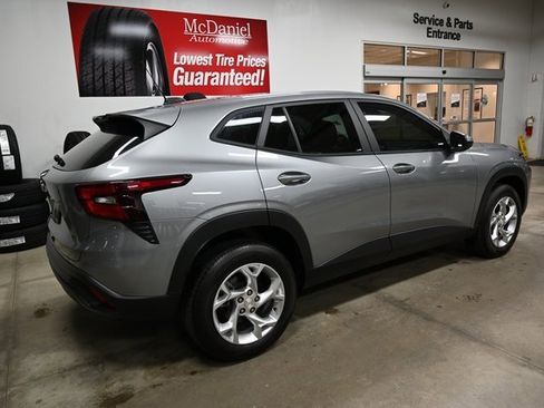 Used 2024 Chevrolet Trax LS w/ LS Convenience Package image 5