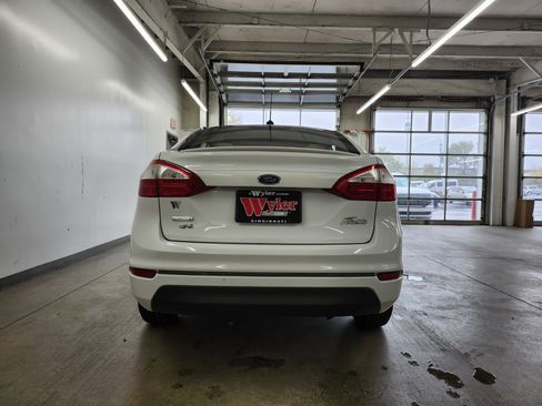 Used 2014 Ford Fiesta SE image 31