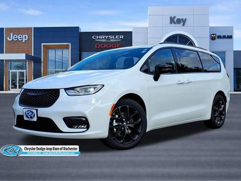 New 2026 Chrysler Pacifica Select w/ S Appearance Package image 1