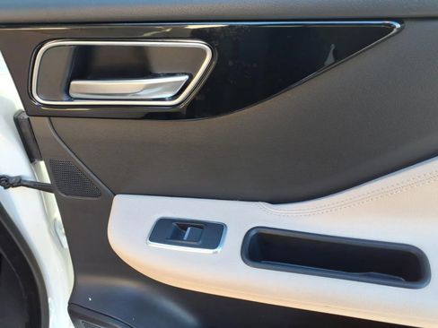Used 2020 Jaguar F-PACE Premium image 15