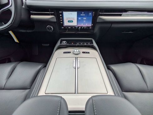 New 2027 Lincoln Navigator Premiere RWD image 20