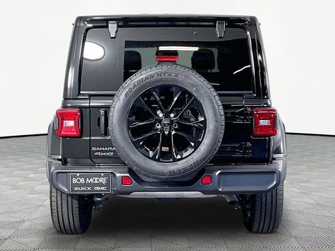 Used 2025 Jeep Wrangler Unlimited Sahara AWD/4WD image 5