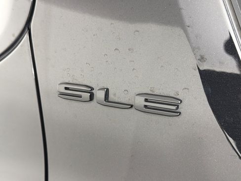 Used 2022 GMC Acadia SLE w/ Driver Convenience Package FWD image 29