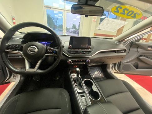 Used 2022 Nissan Altima 2.5 SV w/ SV Premium Package image 19