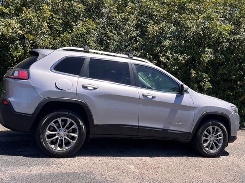 Used 2019 Jeep Cherokee Latitude Plus image 8