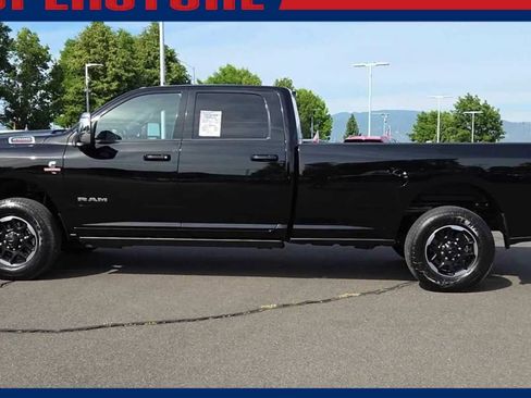 New 2026 RAM 2500 Laramie AWD/4WD image 9