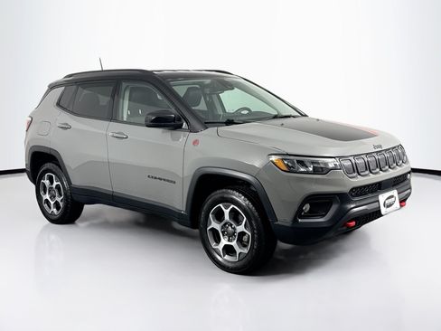Used 2022 Jeep Compass Trailhawk w/ Trailhawk Convenience Group AWD/4WD image 2