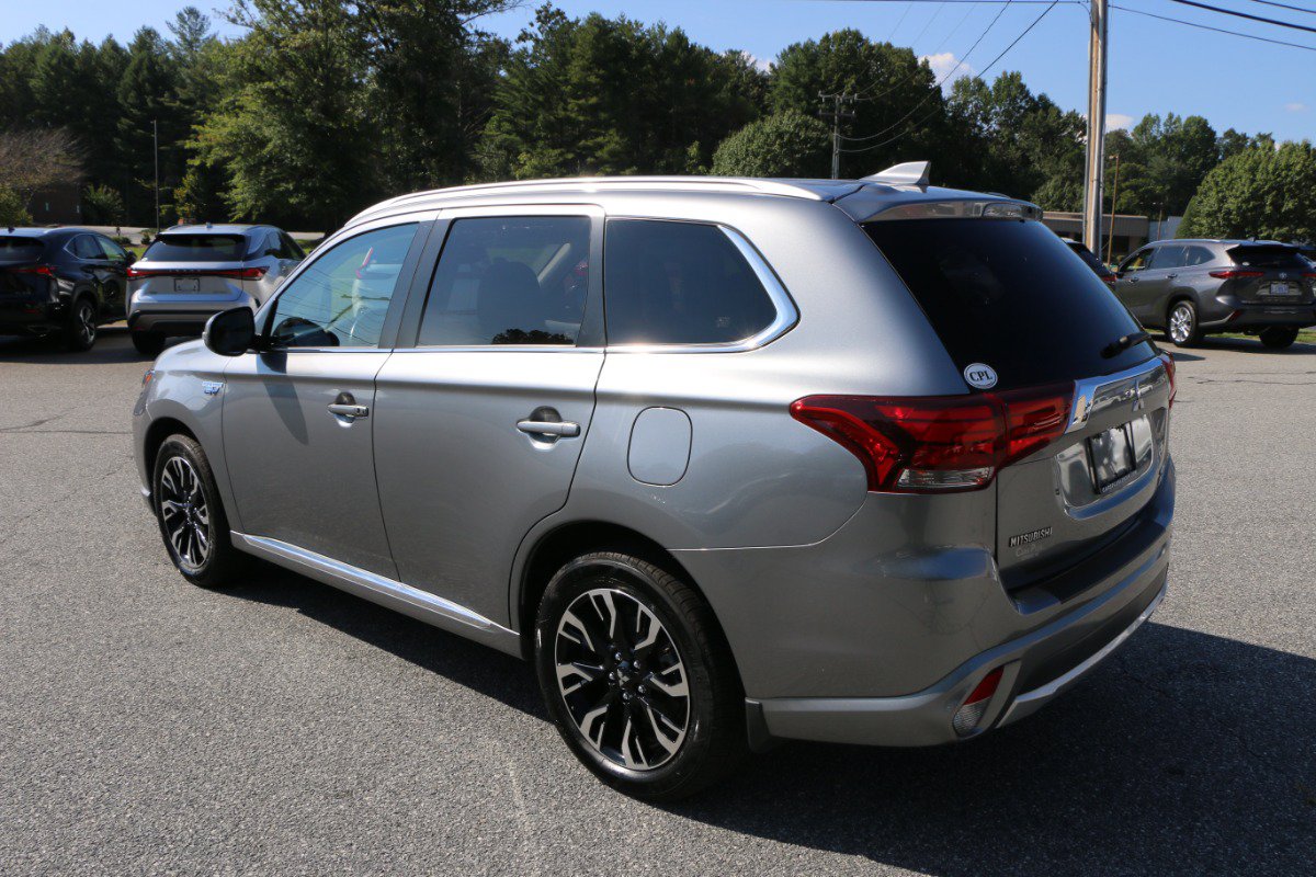 Used 2018 Mitsubishi Outlander SEL AWD/4WD image 3