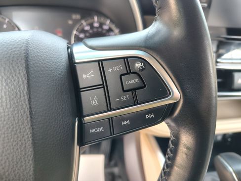 Used 2020 Toyota Highlander XLE AWD/4WD image 35