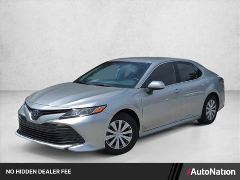 Used 2019 Toyota Camry LE FWD image 1