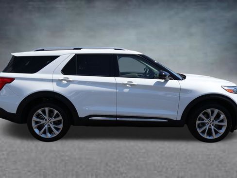 Used 2022 Ford Explorer Platinum w/ Equipment Group 601A AWD/4WD image 2
