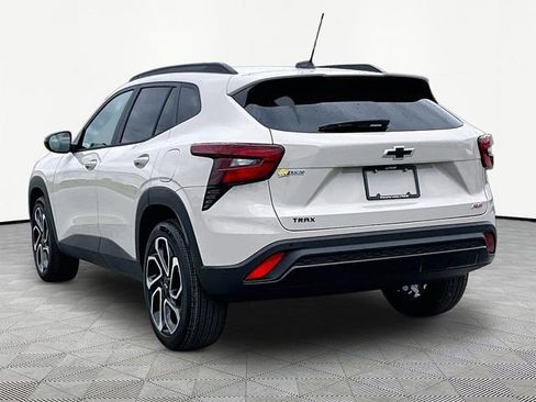 New 2026 Chevrolet Trax RS w/ Sunroof Package FWD image 4