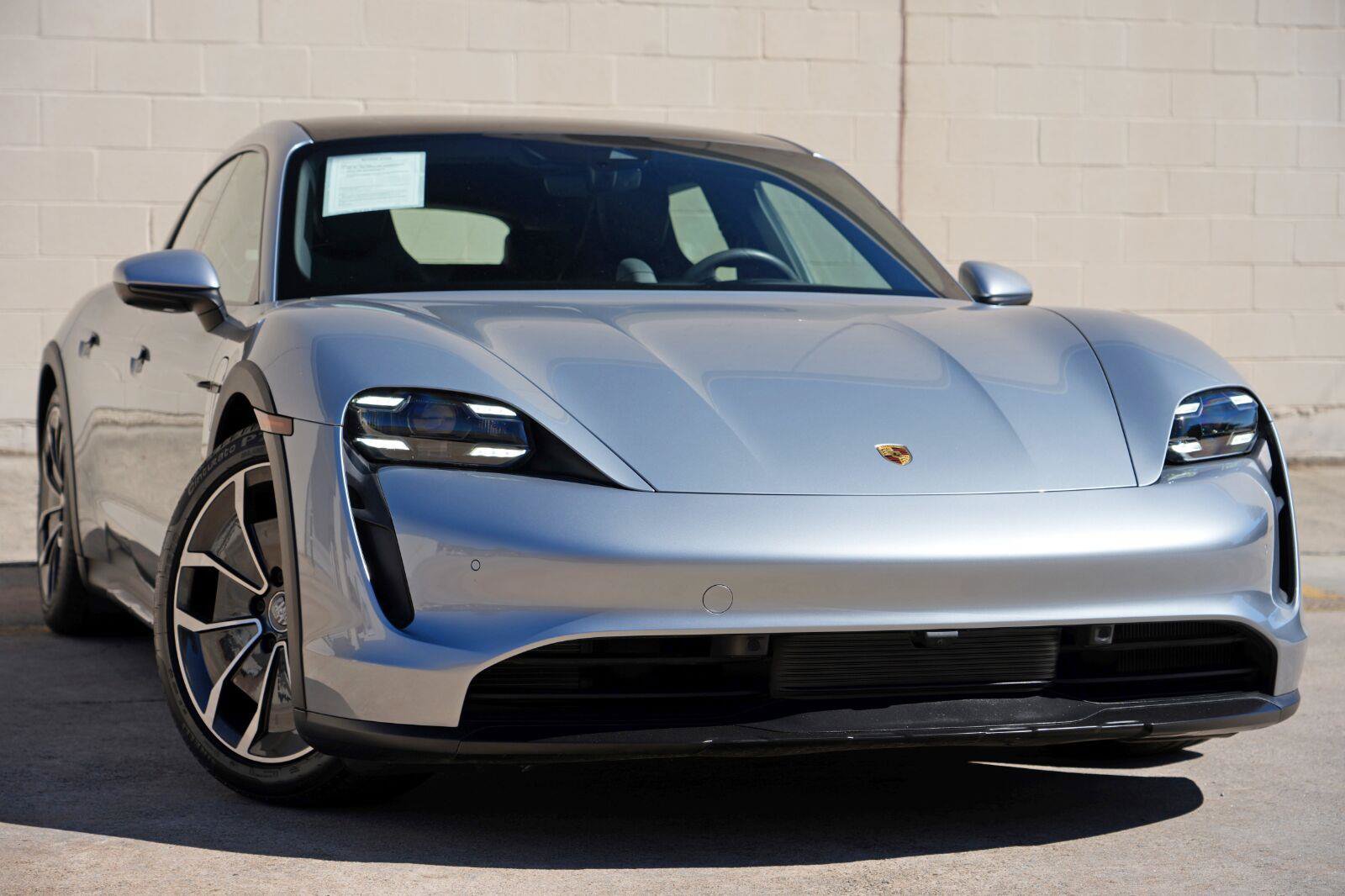 Used 2022 Porsche Taycan 4S AWD/4WD image 3