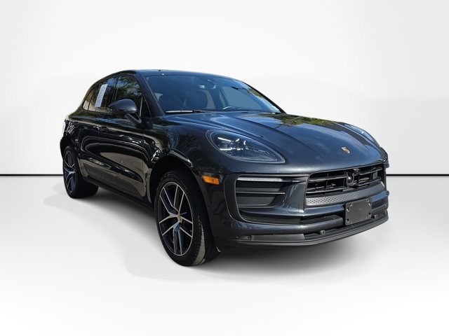 Used 2025 Porsche Macan AWD/4WD image 3
