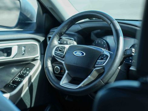 Used 2023 Ford Explorer XLT w/ Equipment Group 202A AWD/4WD image 23