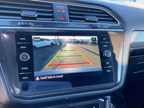 Used 2024 Volkswagen Tiguan SE image 18