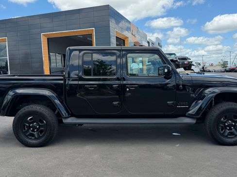 Used 2023 Jeep Gladiator Overland AWD/4WD image 4