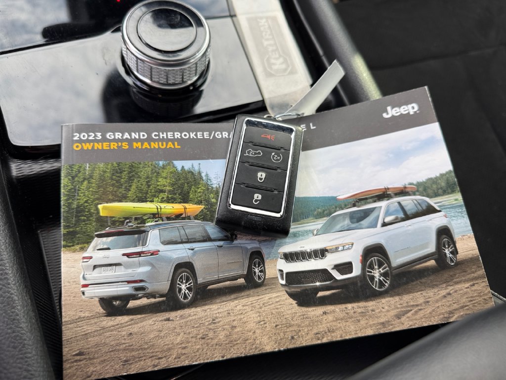 Used 2023 Jeep Grand Cherokee L Altitude AWD/4WD image 31
