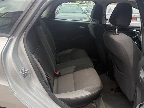 Used 2012 Ford Focus SE FWD image 17