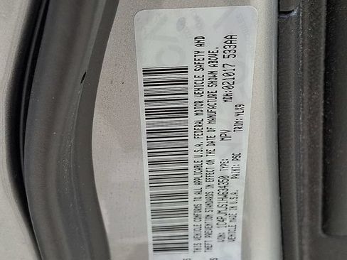 Used 2017 Jeep Cherokee Overland w/ Technology Group AWD/4WD image 20