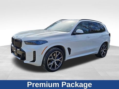 Used 2025 BMW X5 xDrive50e w/ M Sport Package image 3
