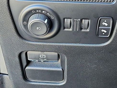 Used 2023 Jeep Wagoneer Series III w/ Preferred Equipment Group AWD/4WD image 23