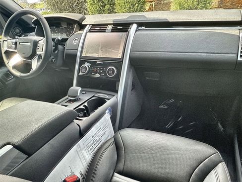 Certified 2025 Land Rover Discovery S image 14