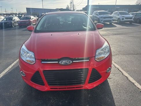 Used 2012 Ford Focus SE w/ SE Sport Pkg image 4