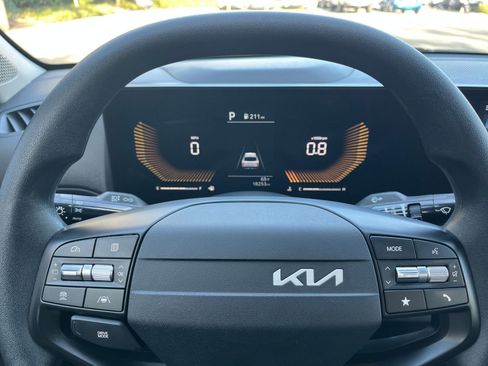 Used 2025 Kia K4 LXS image 27