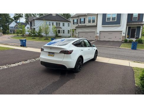 Used 2023 Tesla Model Y Long Range AWD/4WD image 3