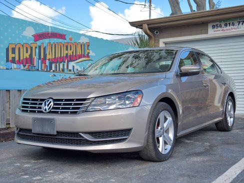 Used 2015 Volkswagen Passat TDI SE FWD image 4