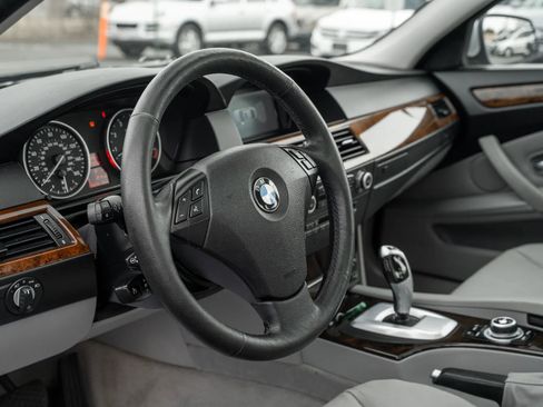 Used 2010 BMW 528i xDrive Sedan image 14