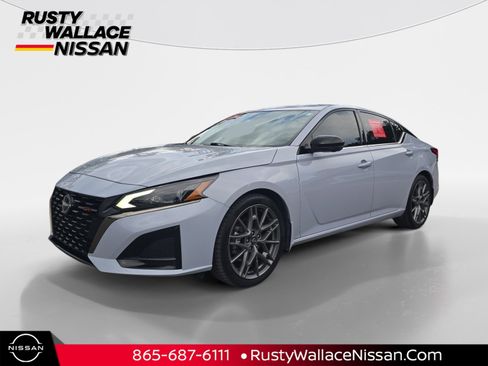 Used 2024 Nissan Altima 2.0 SR FWD image 1