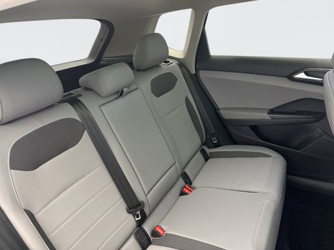 Used 2023 Volkswagen Taos SE w/ Panoramic Sunroof Package AWD/4WD image 19