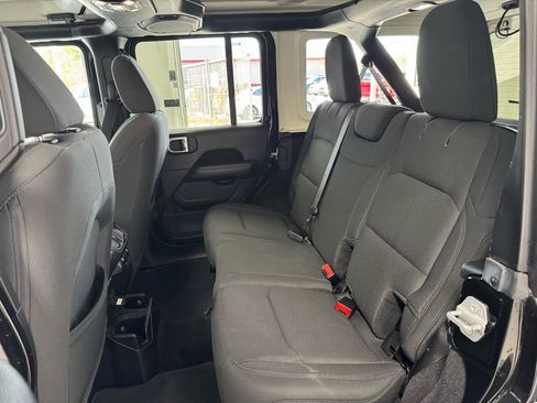 Used 2019 Jeep Wrangler Unlimited Sahara w/ Safety Group AWD/4WD image 20