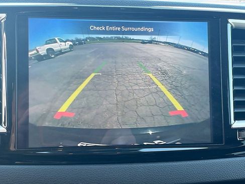 Used 2024 Chrysler Pacifica Touring-L FWD image 13