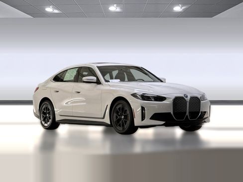 Used 2025 BMW i4 eDrive40 w/ Parking Assistance Package image 6