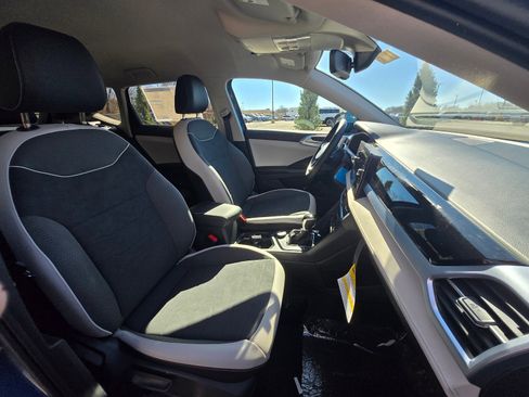 New 2026 Volkswagen Taos SE image 10