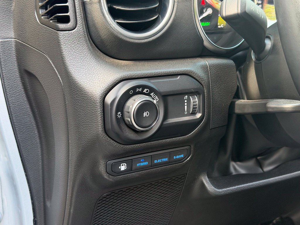 Used 2023 Jeep Wrangler Unlimited Sahara w/ Cold Weather Group AWD/4WD image 28